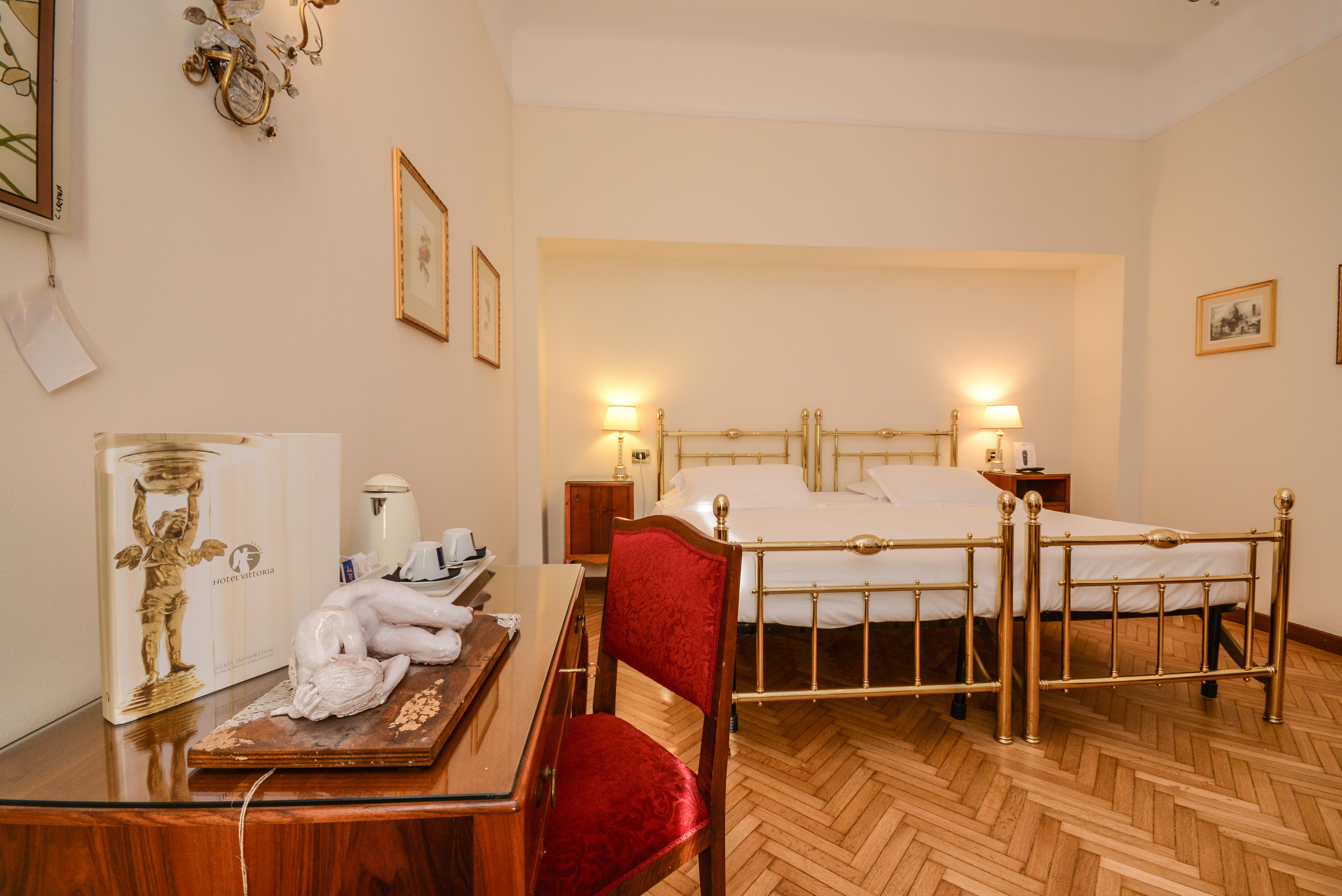 Hotel Vittoria Brescia Esterno foto A room at the hotel