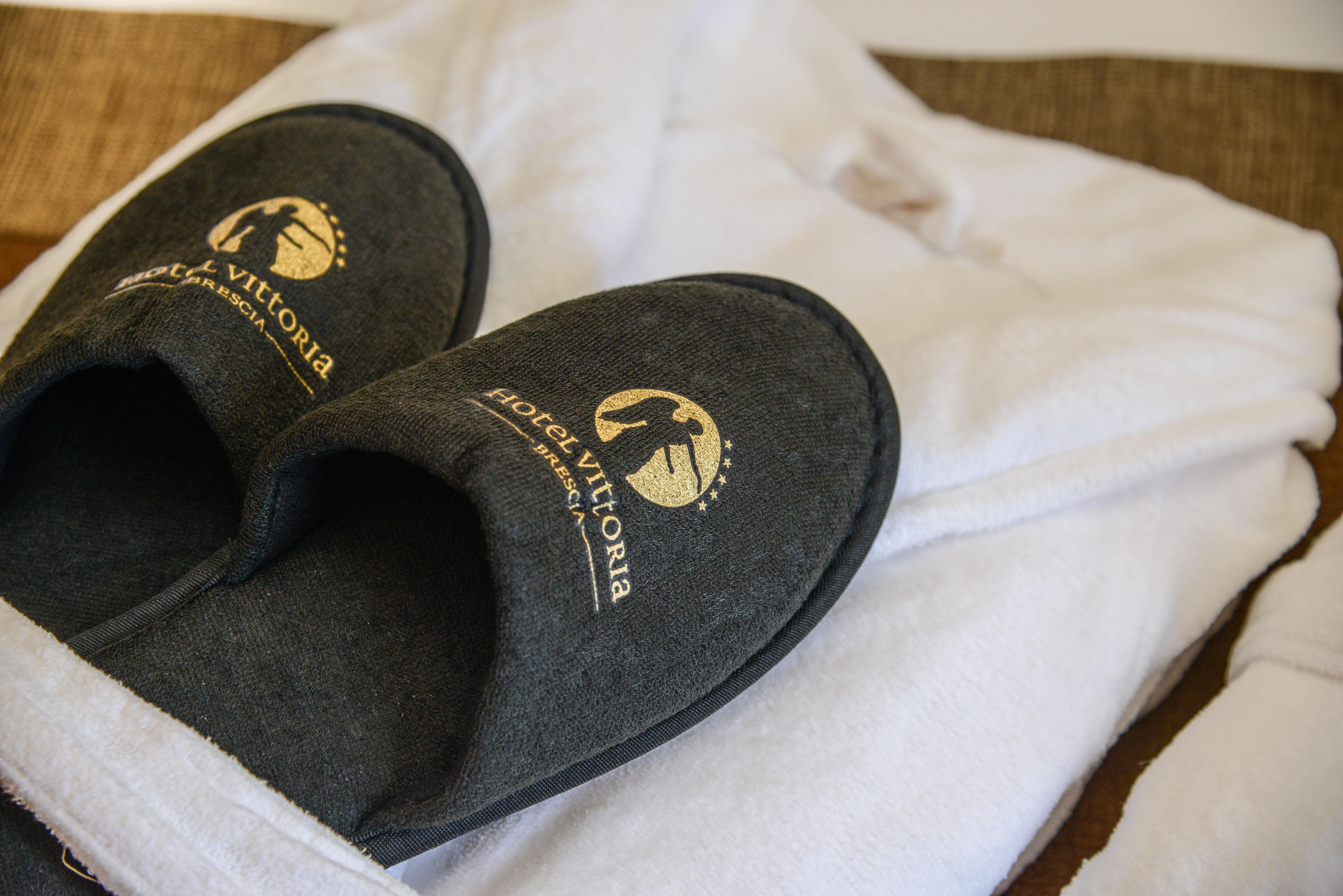 Hotel Vittoria Brescia Esterno foto Slippers and bathrobe