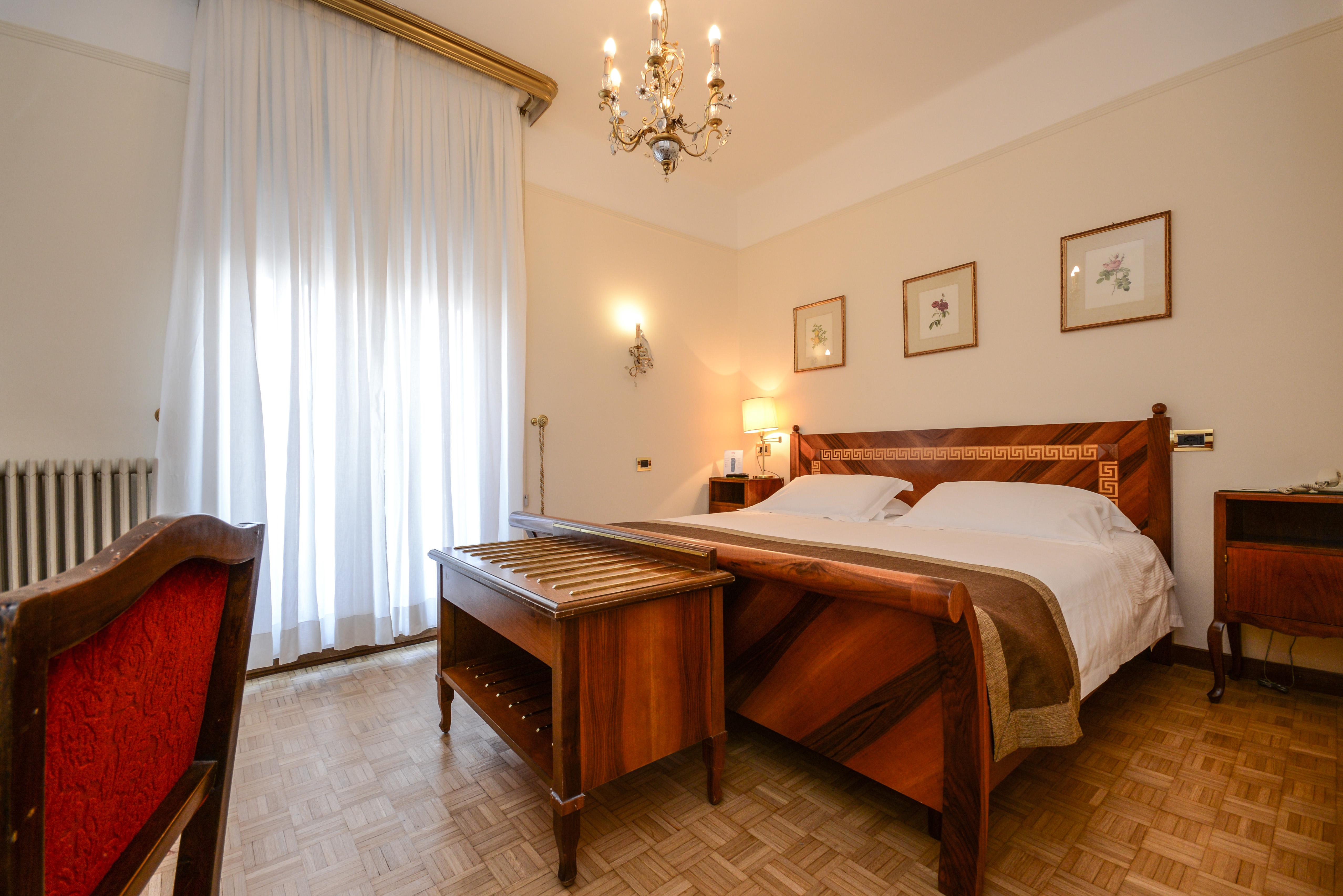 Hotel Vittoria Brescia Esterno foto A room at the hotel