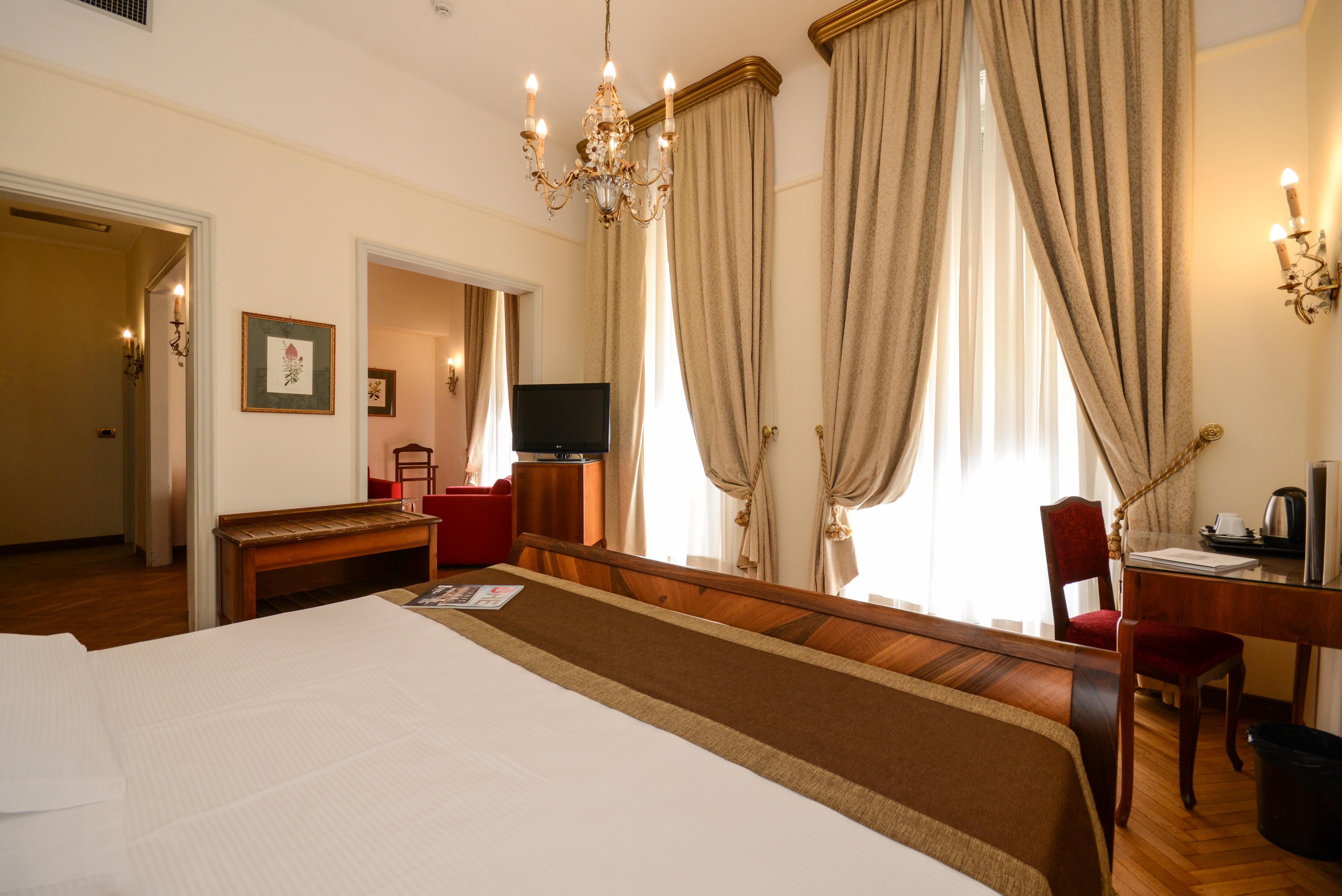 Hotel Vittoria Brescia Esterno foto A room at the hotel