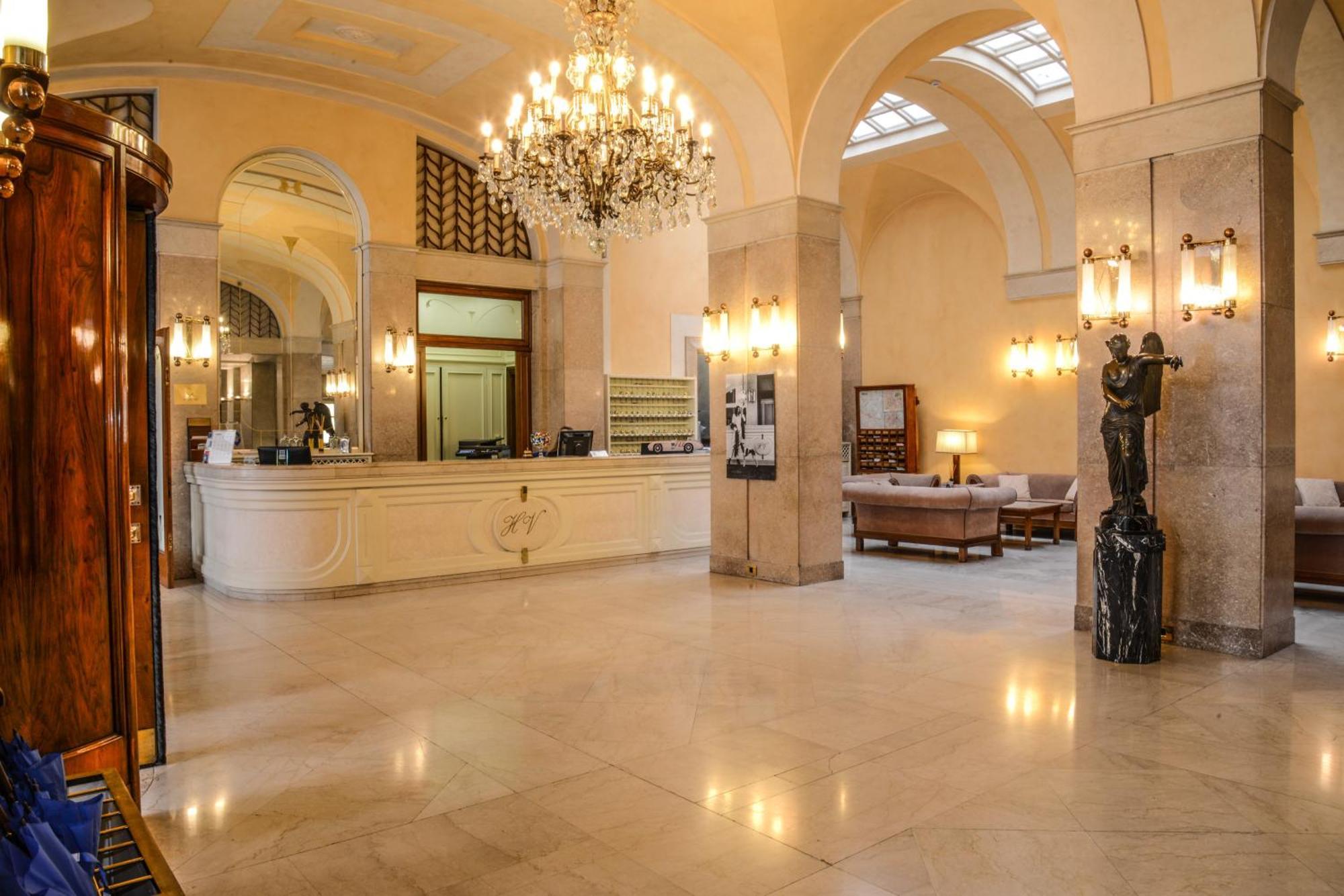 Hotel Vittoria Brescia Esterno foto Lobby