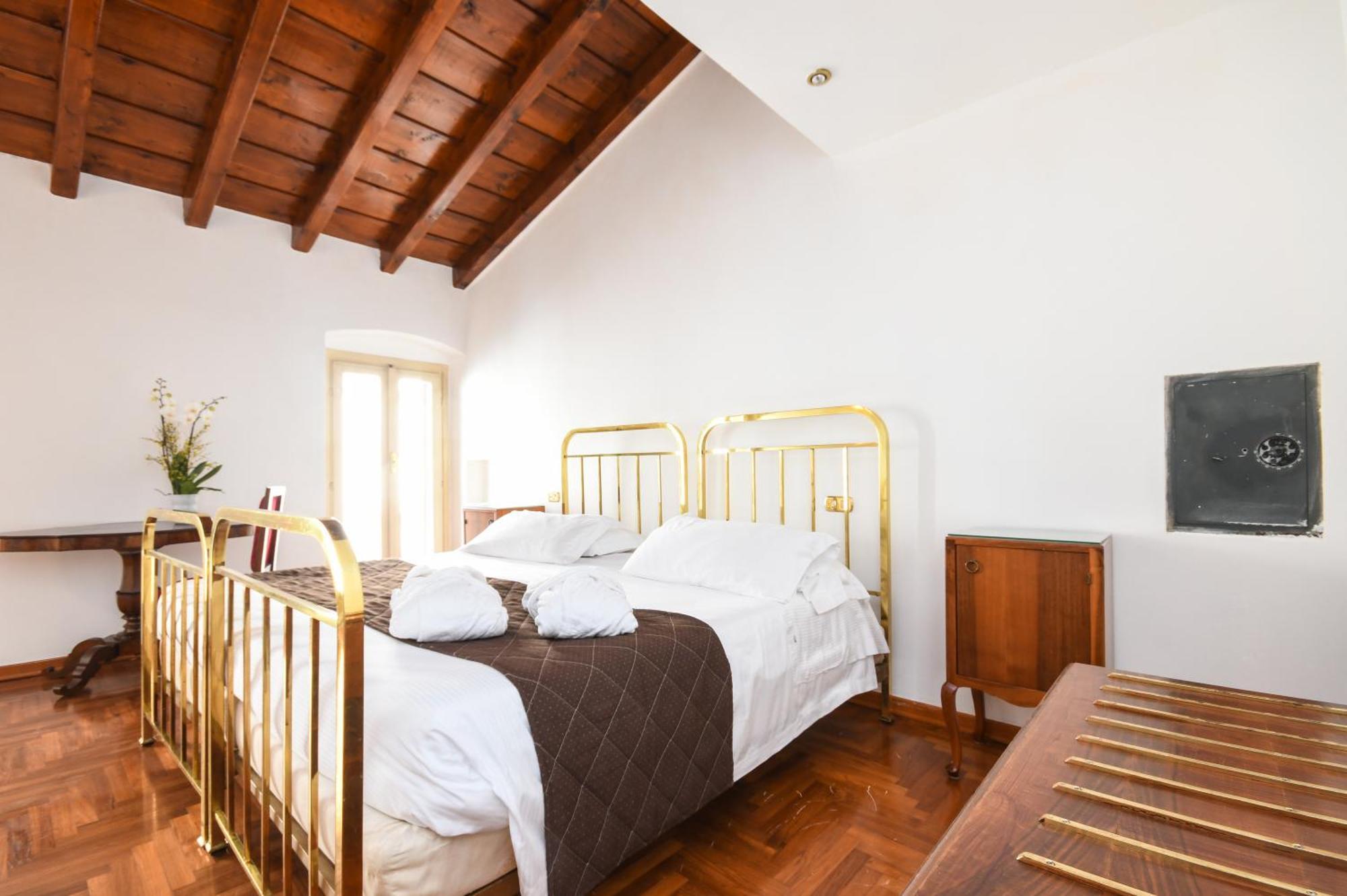 Hotel Vittoria Brescia Esterno foto A bedroom at the hotel
