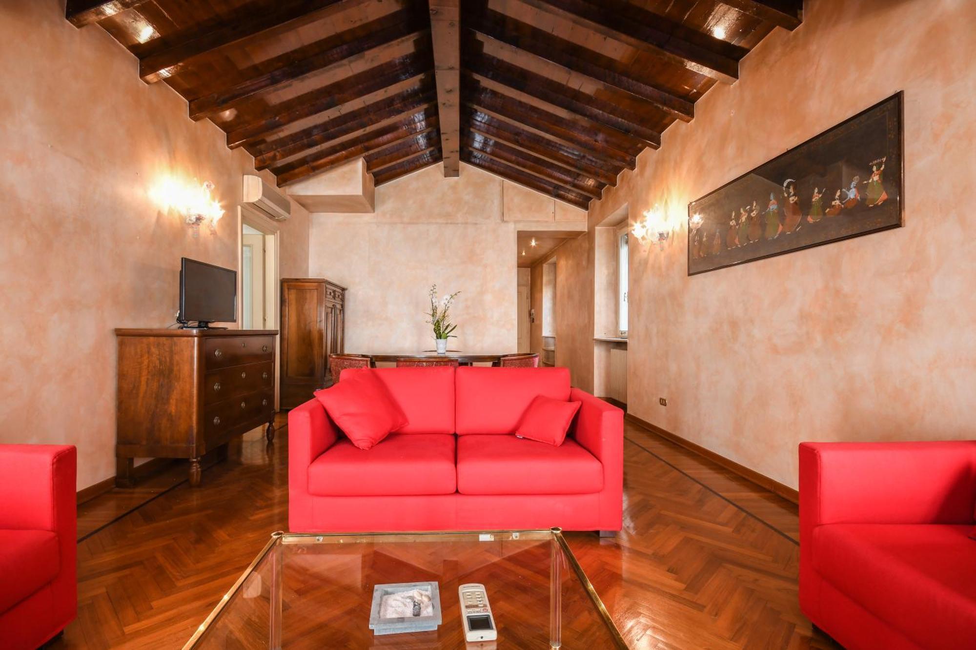 Hotel Vittoria Brescia Esterno foto A living room in a suite at the hotel