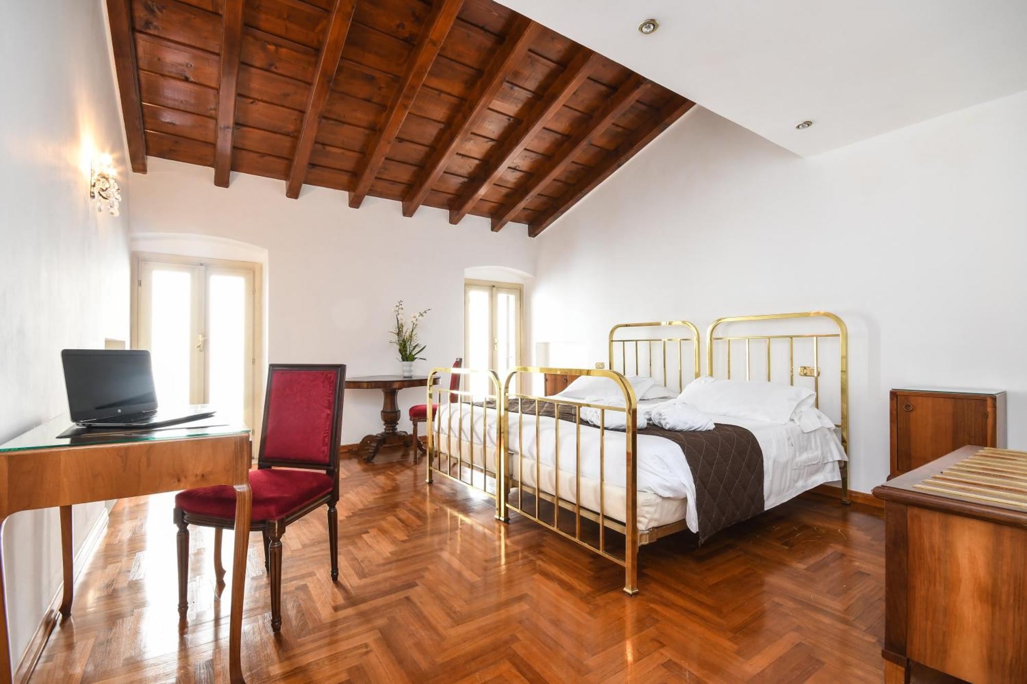 Hotel Vittoria Brescia Esterno foto A room at the hotel