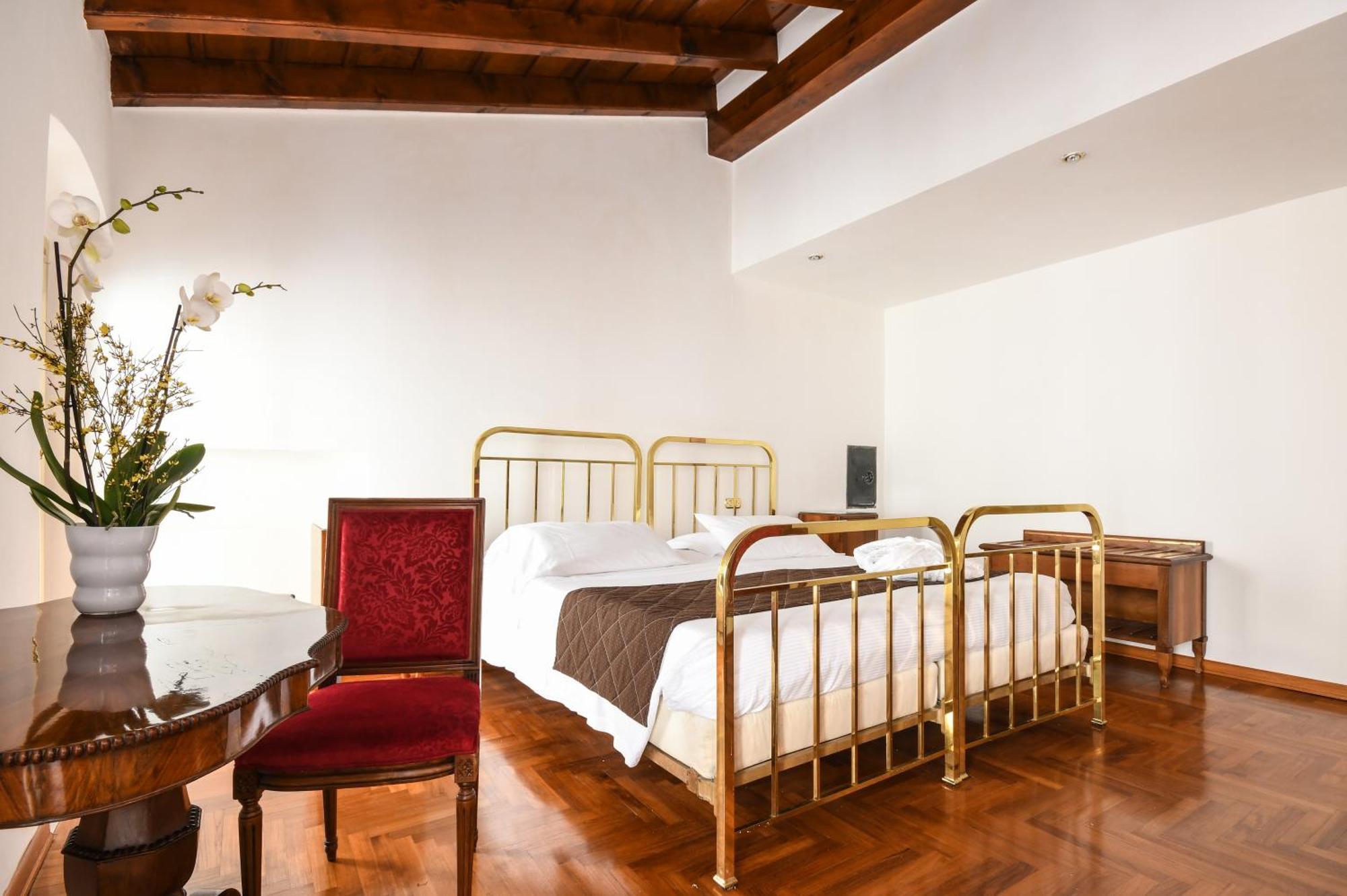 Hotel Vittoria Brescia Esterno foto A room at the hotel