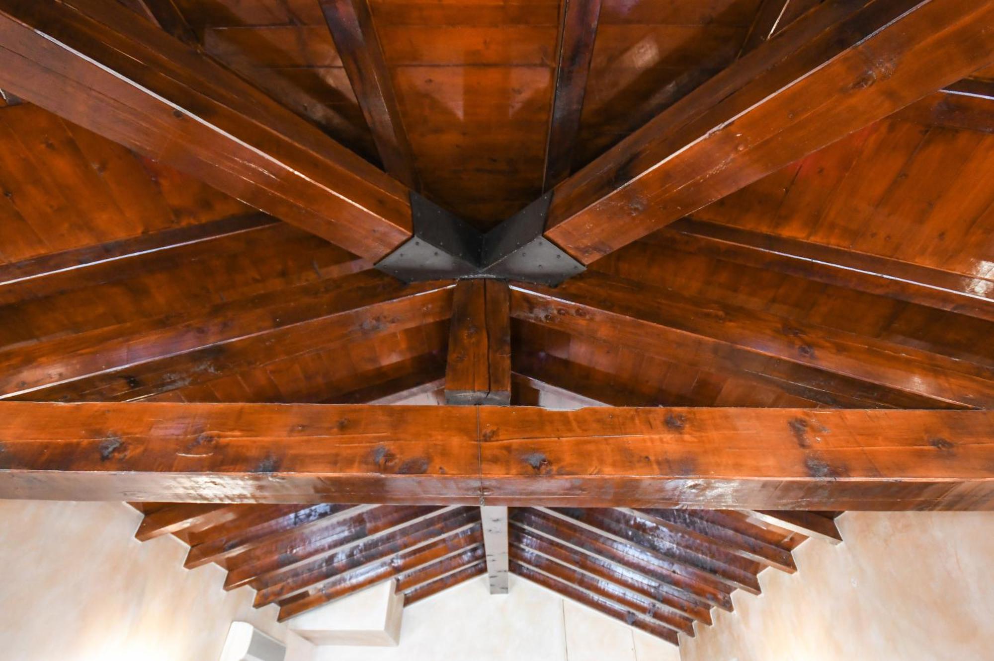 Hotel Vittoria Brescia Esterno foto The ceiling of the church